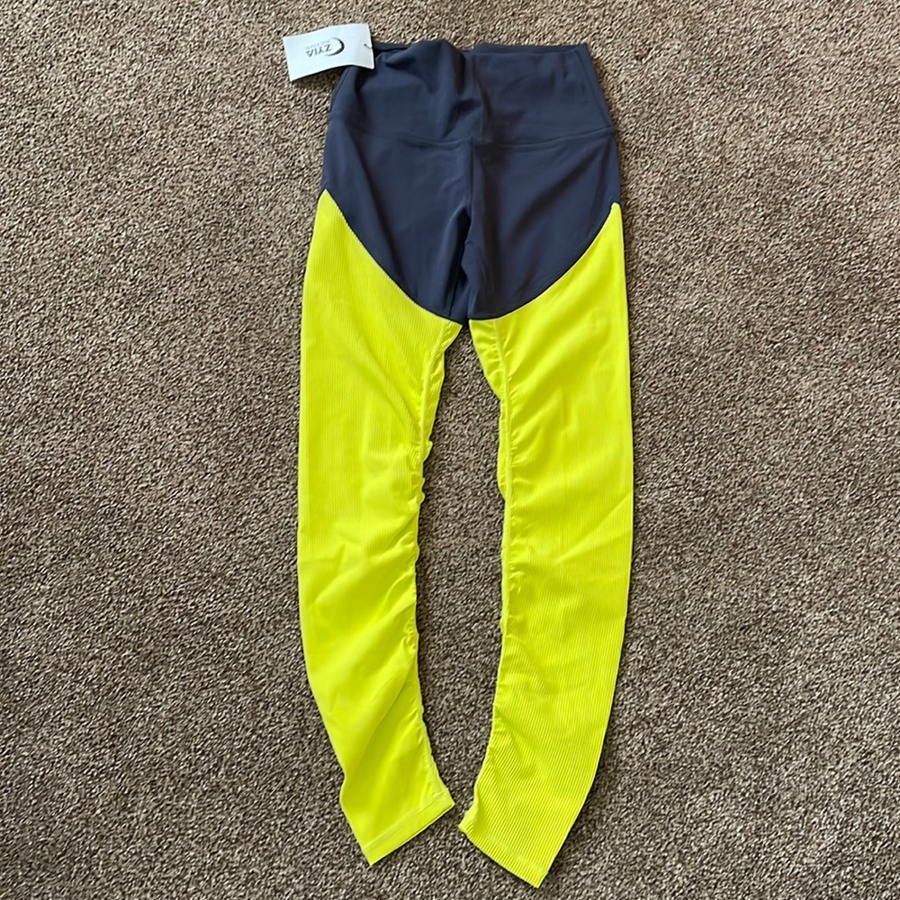 Zyia neon yellow parallel lux high rise scrunched leg leggings, Size small